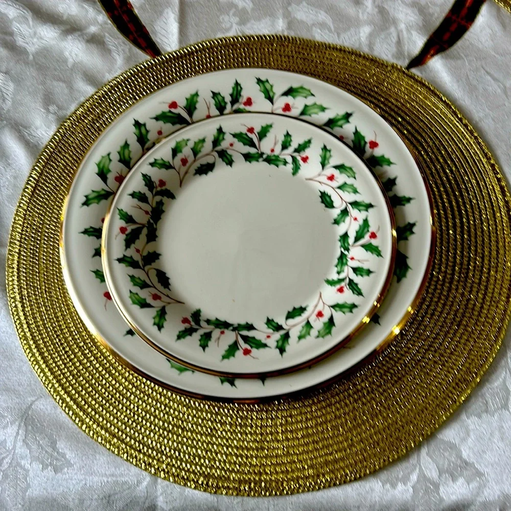 Used Lenox Holiday Collection: Salad Plate, Dinner Plate Set, and Tablecloth - Picture 1 of 5